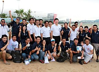 Dhaninrat Klinhom (standing 6th right), marketing communications manager, and his Blue Energy team from the Hilton Pattaya participated in the ‘International Coastal Clean-up 2012’. The event was organized by the Coca-Cola system in Thailand, which included Coca-Cola (Thailand) Ltd., Thai Namthip Ltd., and Haad Thip PLC. More than 1,000 volunteers and NGOs including representatives from Pattaya City led by Deputy Mayor Ronakit Ekasingh (5th left), Department of Marine and Coastal Resource and the Ministry of Natural Resources and Environment also participated in the clean-up project.